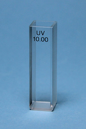 Figura 1. Cuba de quartzo utilizada em espectrofotómetros com um passo ótico de 10,00 mm.